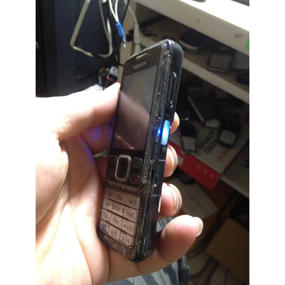 Xác NOKIA 6300 chỉ lên đèn hông, máy không bin, không nắp