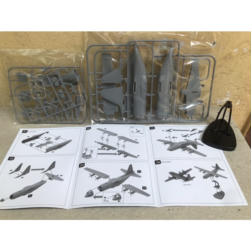 Mô hình lắp ráp Máy bay C-130 1:144