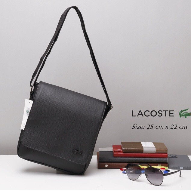 TÚI ĐEO CHÉO NAM Lacoste Men's Classic Petit Piqué CHẤT LIỆU DA SI CHỐNG NƯỚC, LOGO SẮT THIẾT KẾ 1 NGĂN CHÍNH 2