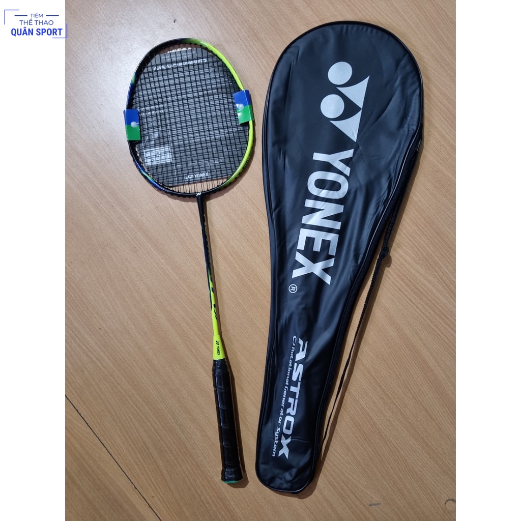 01 chiếc vợt cầu lông Yonex đơn phù hợp cho các bạn học sinh, sinh viên