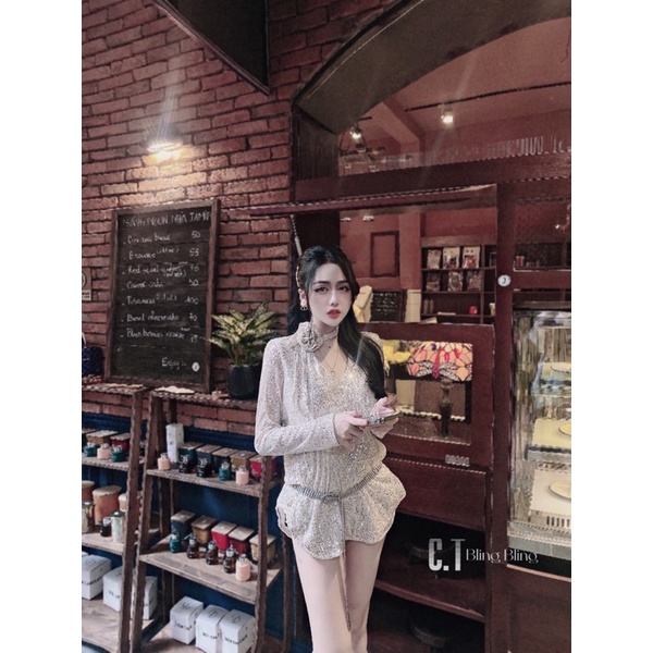 Áo sơmi kimsa cổ V kèm hoa cổ