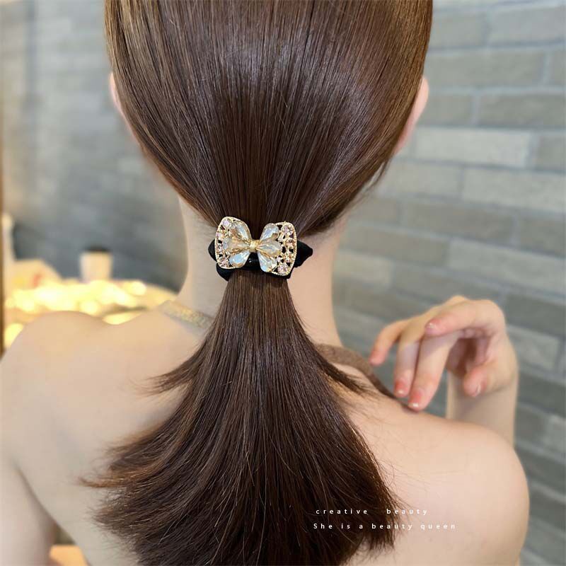 Buộc tóc đá xinh