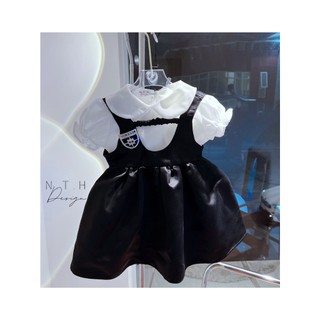 B617- set váy yếm đen kèm sơ mi trắng