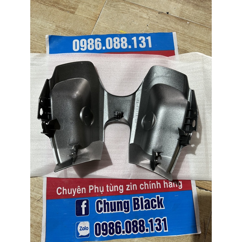 Ốp bình xăng sau ổ khóa chữ H xám bạc FZ150i zin chính hãng yamaha