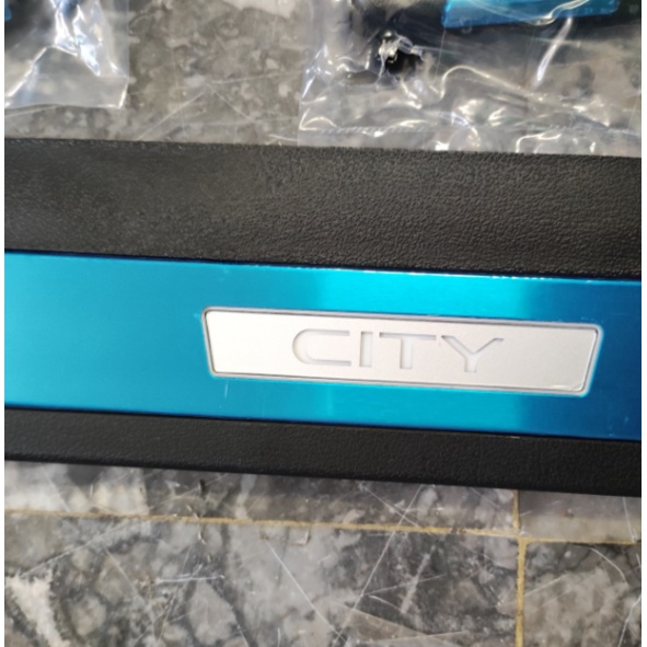 Nẹp Bước Chân Ngoài Có Đèn Led Cao Cấp Dành Cho Xe Honda CITY