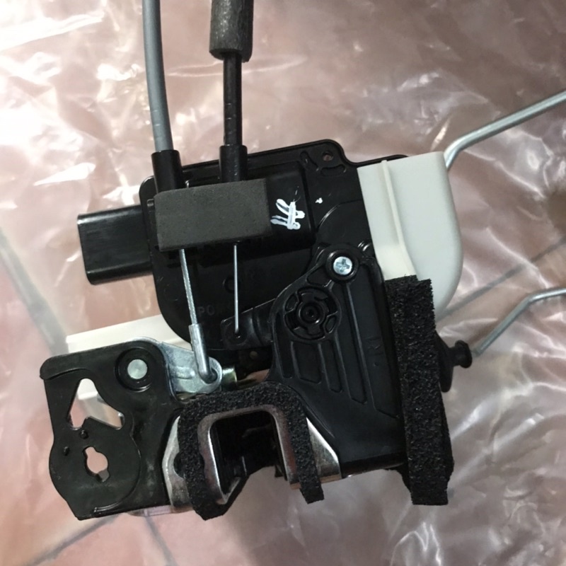 Ổ khóa ngậm cánh cửa Kia Morning 2012-2019