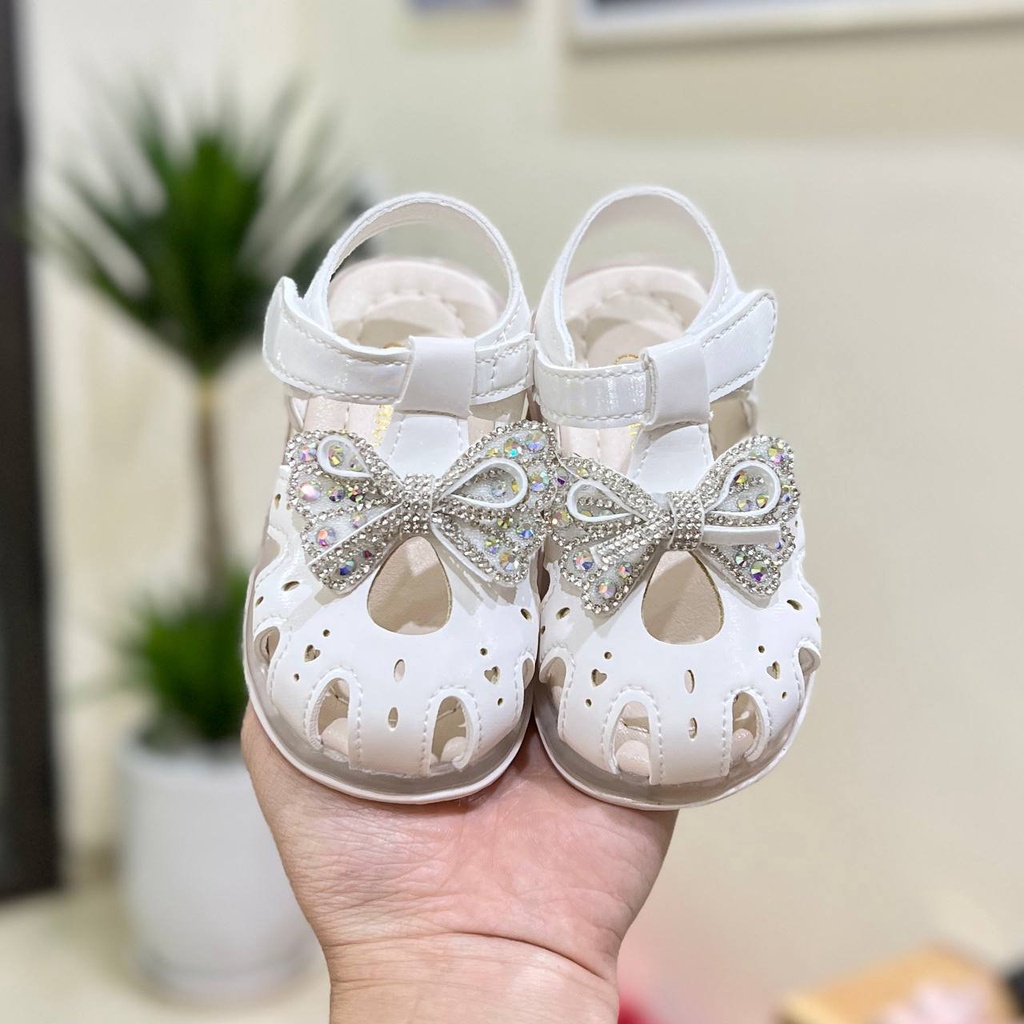 Sandal Tập Đi Cho Bé Gái 0-4 Tuổi Hoạ Tiết Thời Trang Gắn Nơ Đế Chống Trơn Trượt Siêu Xinh