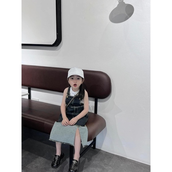 Set váy yếm kèm áo bé