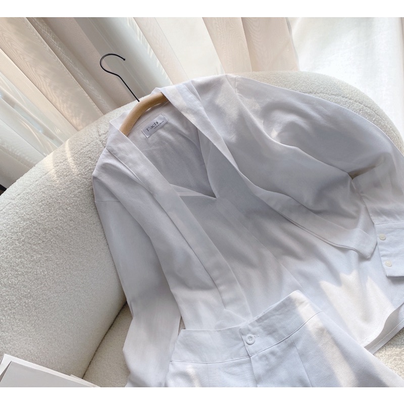 Set sơ mi tay dài thắt eo kèm quần shorts trắng đen