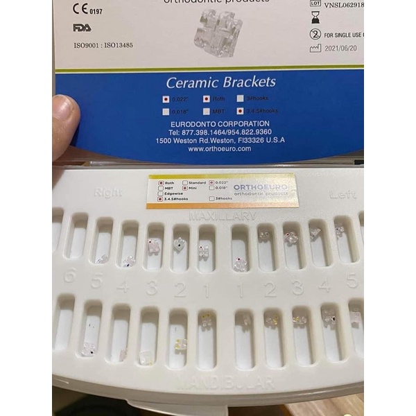 MẮC CÀI SỨ ORTHOEURO - CERAMIC BRACKET HOOK 3,4,5