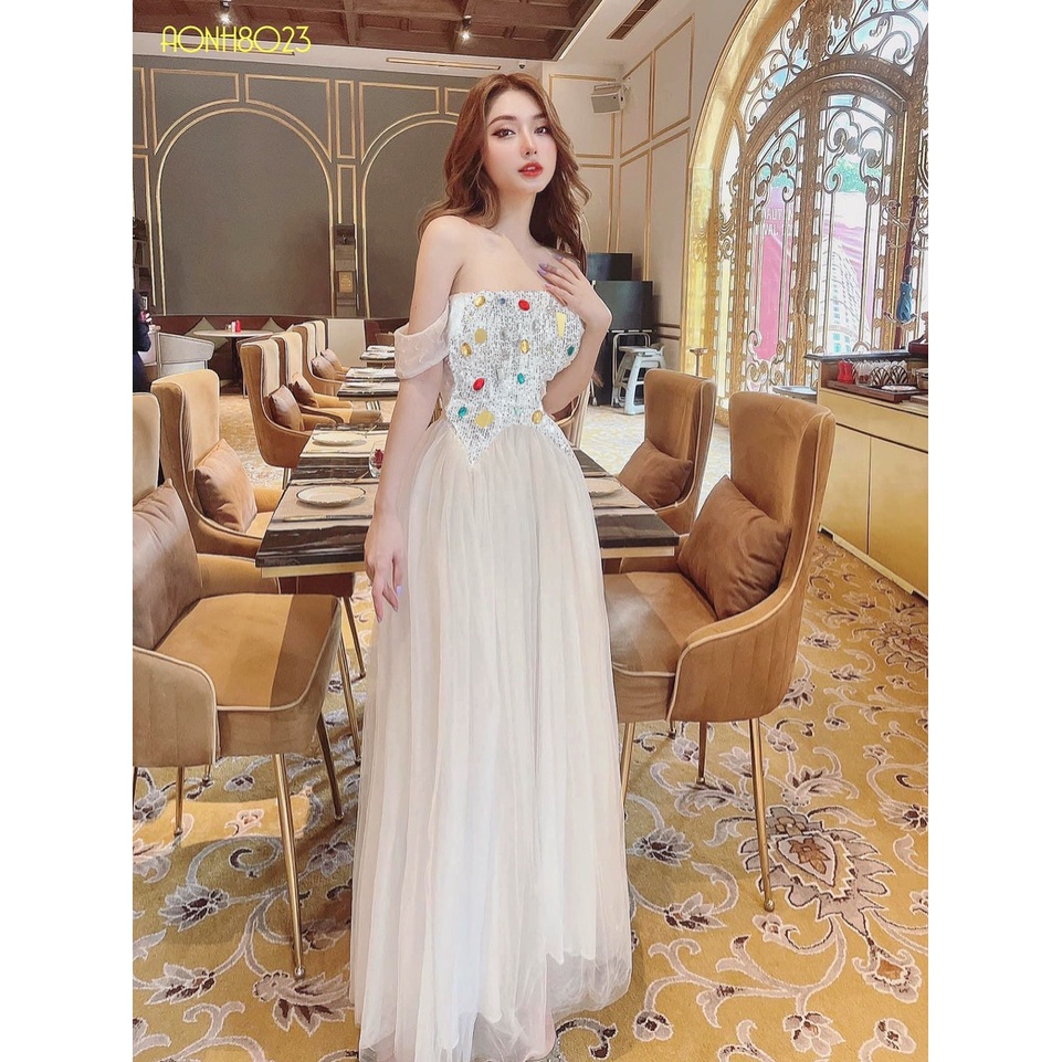 Đầm cao cấp . Có 1 màu. KÈm hình chụp thật 100%. Size dưới 54kg vừa. Đơn giản mà đẹp. Mua nhanh kẻo hết