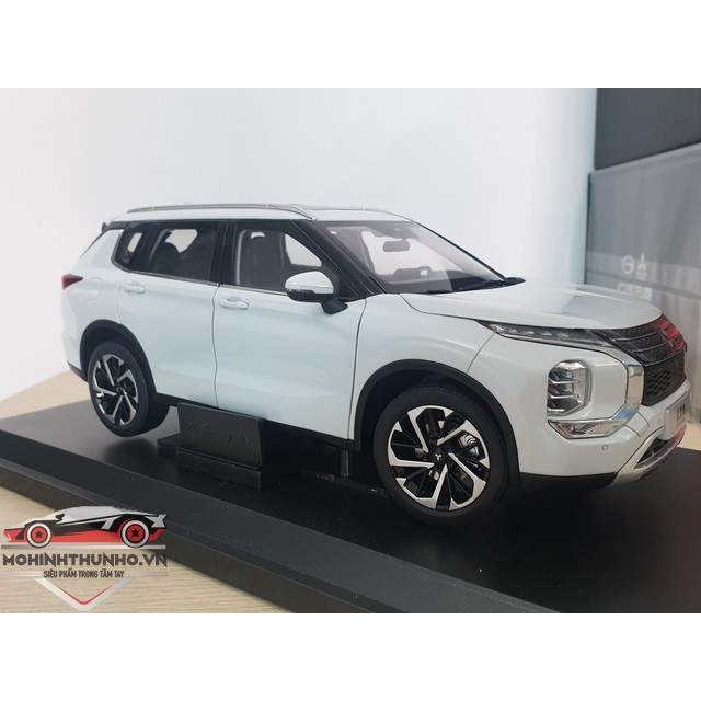 Xe mô hình Mitsubishi Outlander 2023, tỉ lệ 1:18