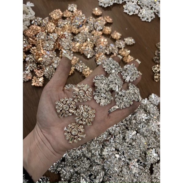 Nút Cài Áo Đính Đá Pha Lê