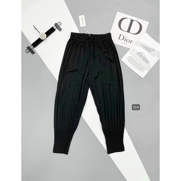 Quần bom mới sịn xò