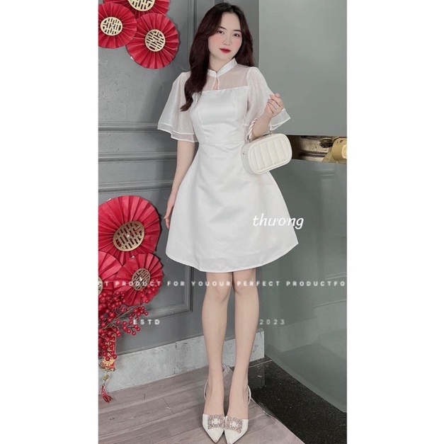 ĐẦM TRẮNG PHỐI VOAN TAY TIÊN KHOÉT GIỌT NƯỚC