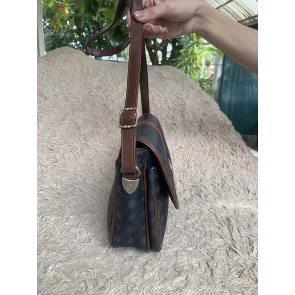 Túi chuẩn si. Túi qua sử dụng. Khách vui lòng xem hình nếu muốn biết thêm thông tin sản phẩm mời khách vô chat . Thanks.