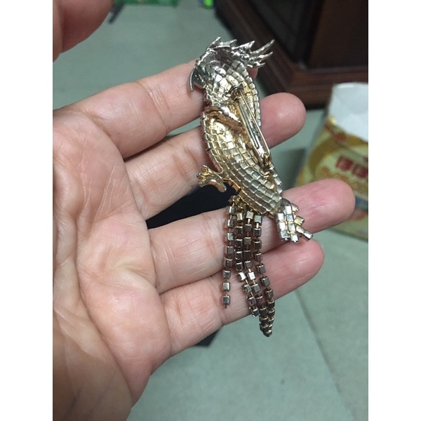 Cài áo hình động vật đi Nhật