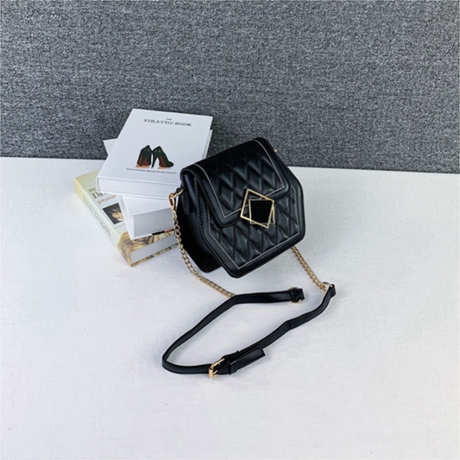 Túi xách nữ khóa gương dáng hình lục giác cực lạ hot trend mới nhất năm nay Capucha T276