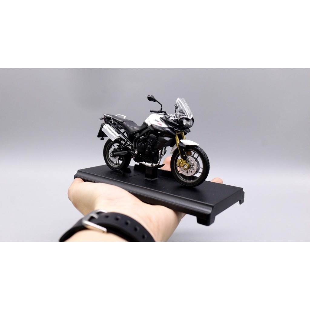 Mô hình xe các mẫu Triump tỉ lệ 1:18 có chi tiết kim loại