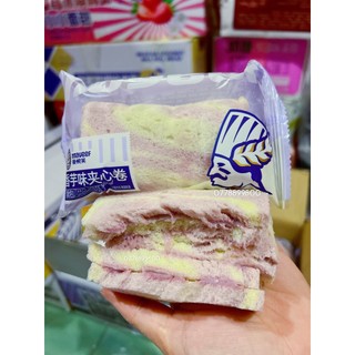 1 cái Bánh mì sanwich cuộn nhân khoai môn