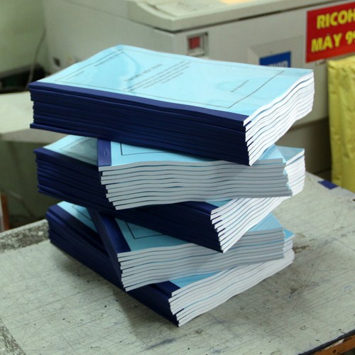 Cả 1 cây gồm 8 cuộn băng keo simili gân dán gáy sách Siêu rẻ