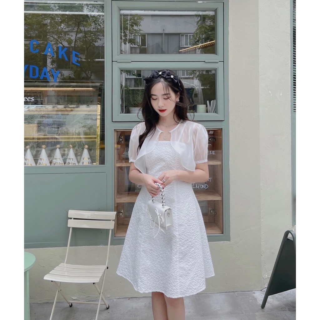 Đầm gấm trắng 2 dây dáng xòe chữ a-Set váy xòe kèm áo khoác cardigan ngắn tay chất voan tiểu thư cổ cách điệu Hàn Quốc