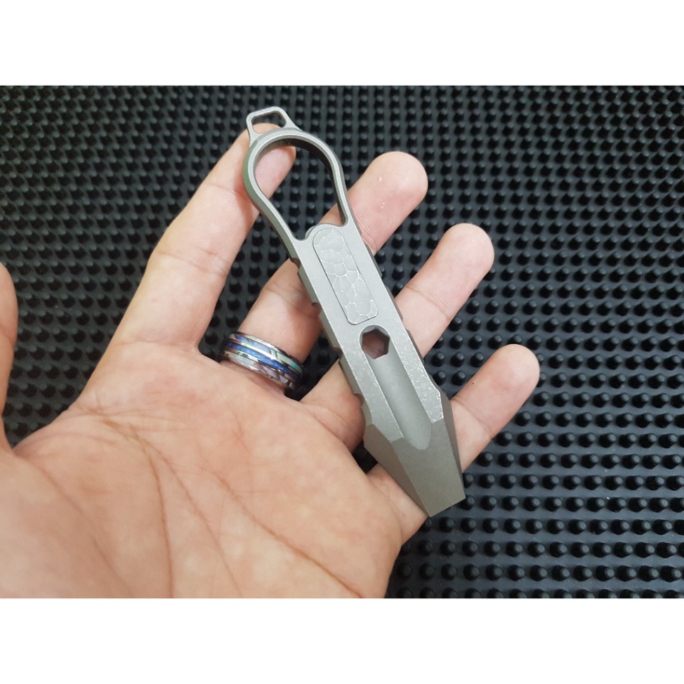 Cây khui nắp chai prybar titanium