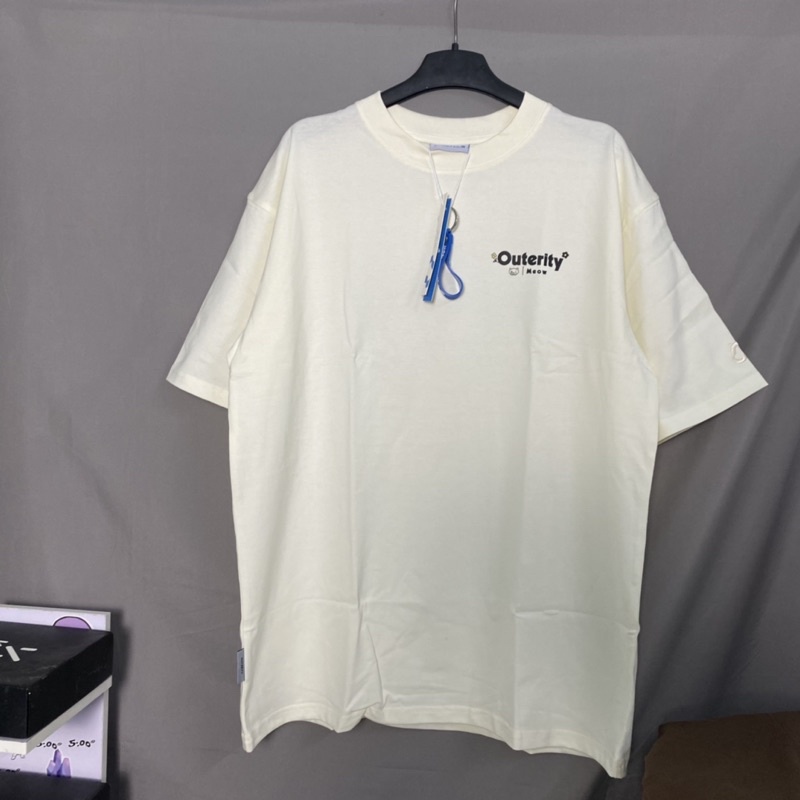 Áo Thun Outerity Mèo Màu Kem