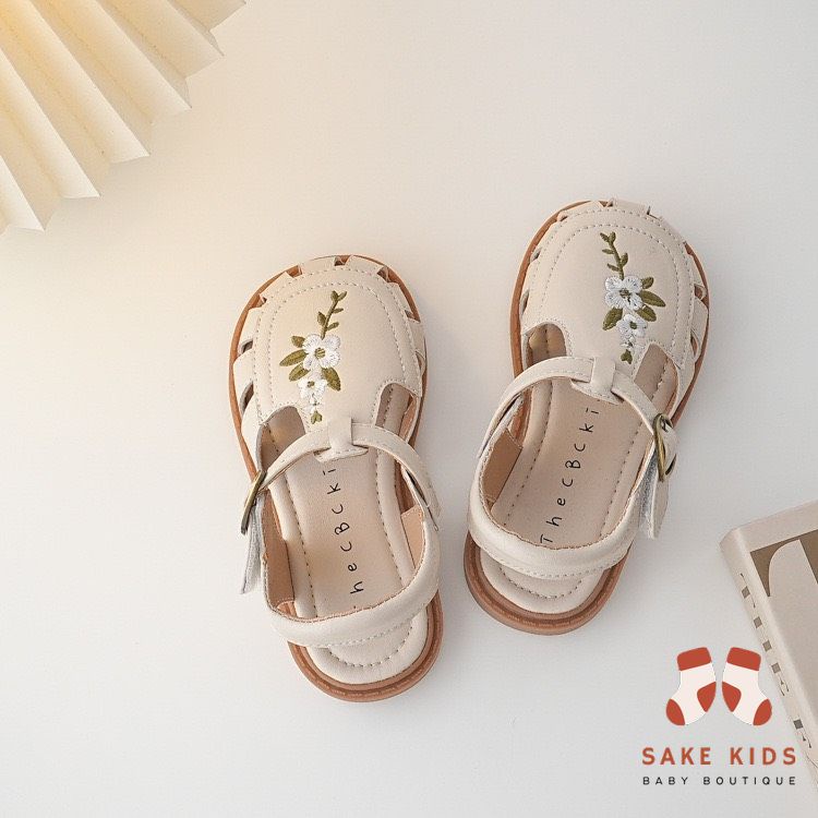 Dép sandal quai hậu chất da PU êm mềm thêu hoa cực xinh đế chống trơn trượt tốt đủ size từ 1-5 tuổi M611