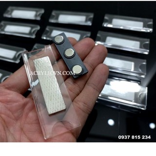 Bảng tên nhân viên nam châm, Thẻ tên cài áo mica