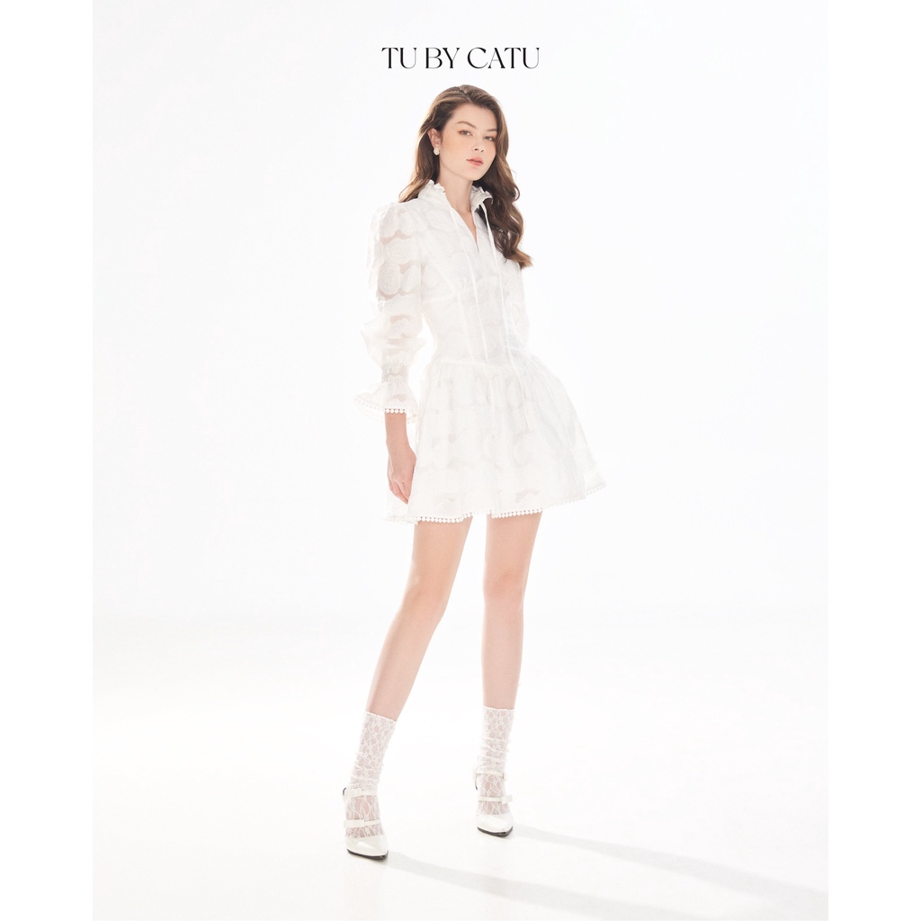 TUBYCATU | Đầm Lucy White Dress đầm chữ A tay dài chất liệu vải gấm vân hoa màu trắng