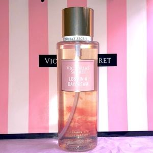 Xịt thơm body mist Victoria's Secret Lost In A Daydream