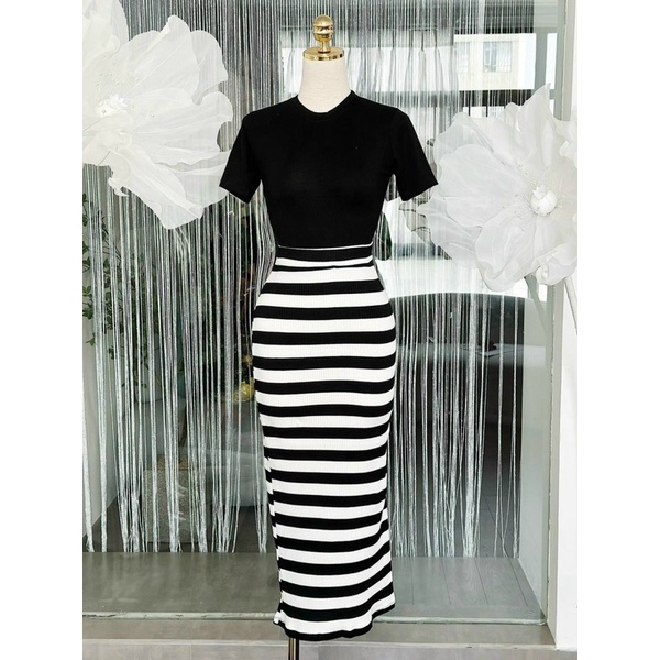 Set Bộ Bút Chì Sọc Ngang Lớn Kèm Áo Croptop Cổ Tròn