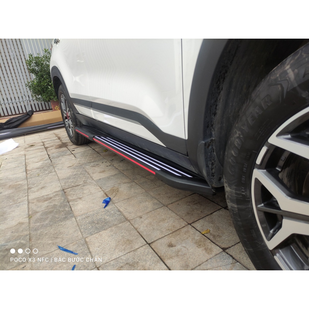 Bậc lên xuống, bệ bước chân ô tô KIA SONET 2021-2022. Mẫu nhôm đúc BW