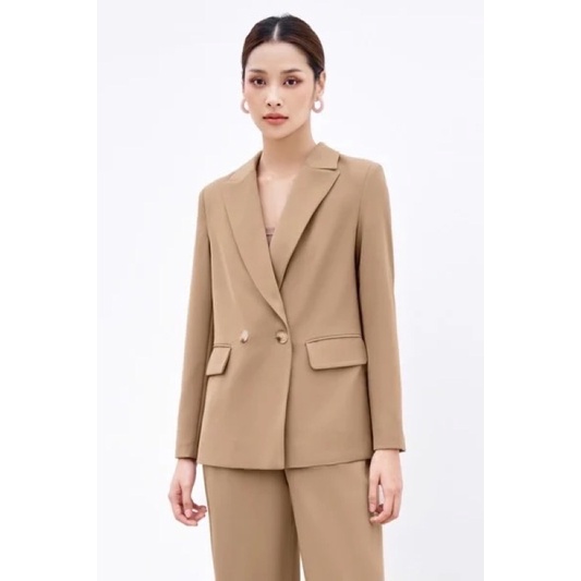 pass áo blazer màu Cappuchino của Adore Dress