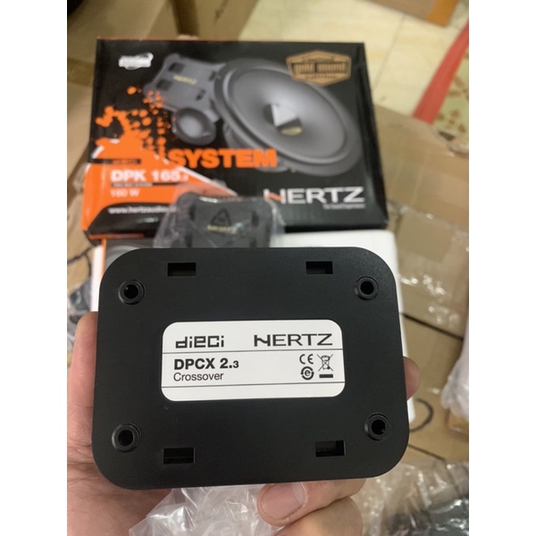 Loa cánh cửa ô tô HERTZ