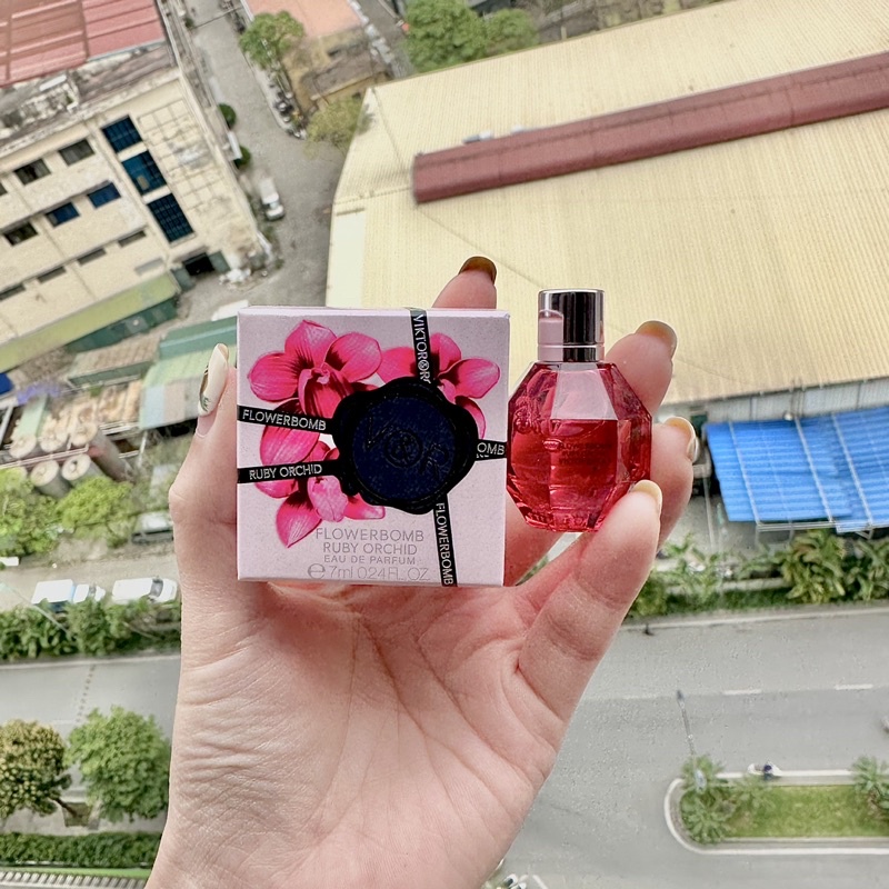 Nước hoa mini 𝐕𝐢𝐤𝐭𝐨𝐫 & 𝐑𝐨𝐥𝐟 𝐅𝐥𝐨𝐰𝐞𝐫𝐛𝐨𝐦𝐛 𝐑𝐮𝐛𝐲 𝐎𝐫𝐜𝐡𝐢𝐝 𝐄𝐃𝐏
