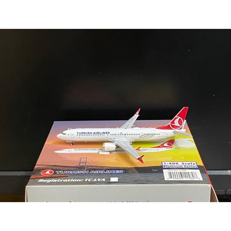 Mô hình máy bay Phoenix Models Turkish Airlines Boeing 737-9MAX 1/400