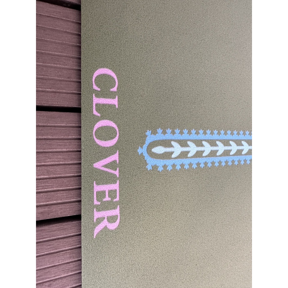 Thảm Yoga Cao Su Thực Vật Xơ Dừa Bề Mặt Nhám Siêu Bám Dính Clover, Định tuyến nổi màu sắc đẹp Kèm túi, hộp