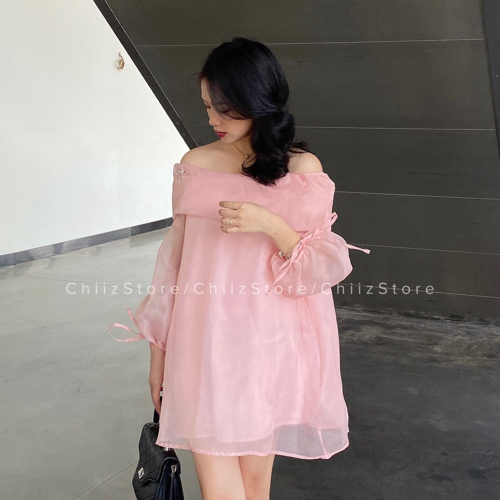 Áo váy trễ vai voan tơ tay bồng kèm ghim nơ đá