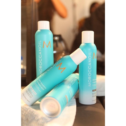 Dầu gội khô Moroccanoil tông cho tóc tối màu