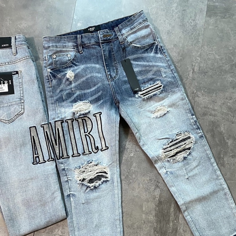 Quần jean bò nam Amiri slimfit xanh khói rách tua lót vải đen thêu chữ đùi