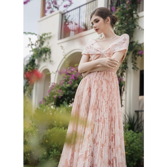 Váy họa tiết dập ly