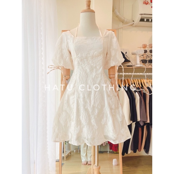 Omi Dress - Đầm ngắn dáng xoè tông kem nhạt chất vol thêu siêu xinh siêu sang kiểu dáng basic cổ vuông tay phồng