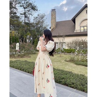 Đầm maxi hoa đỏ cổ vuông tay phồng