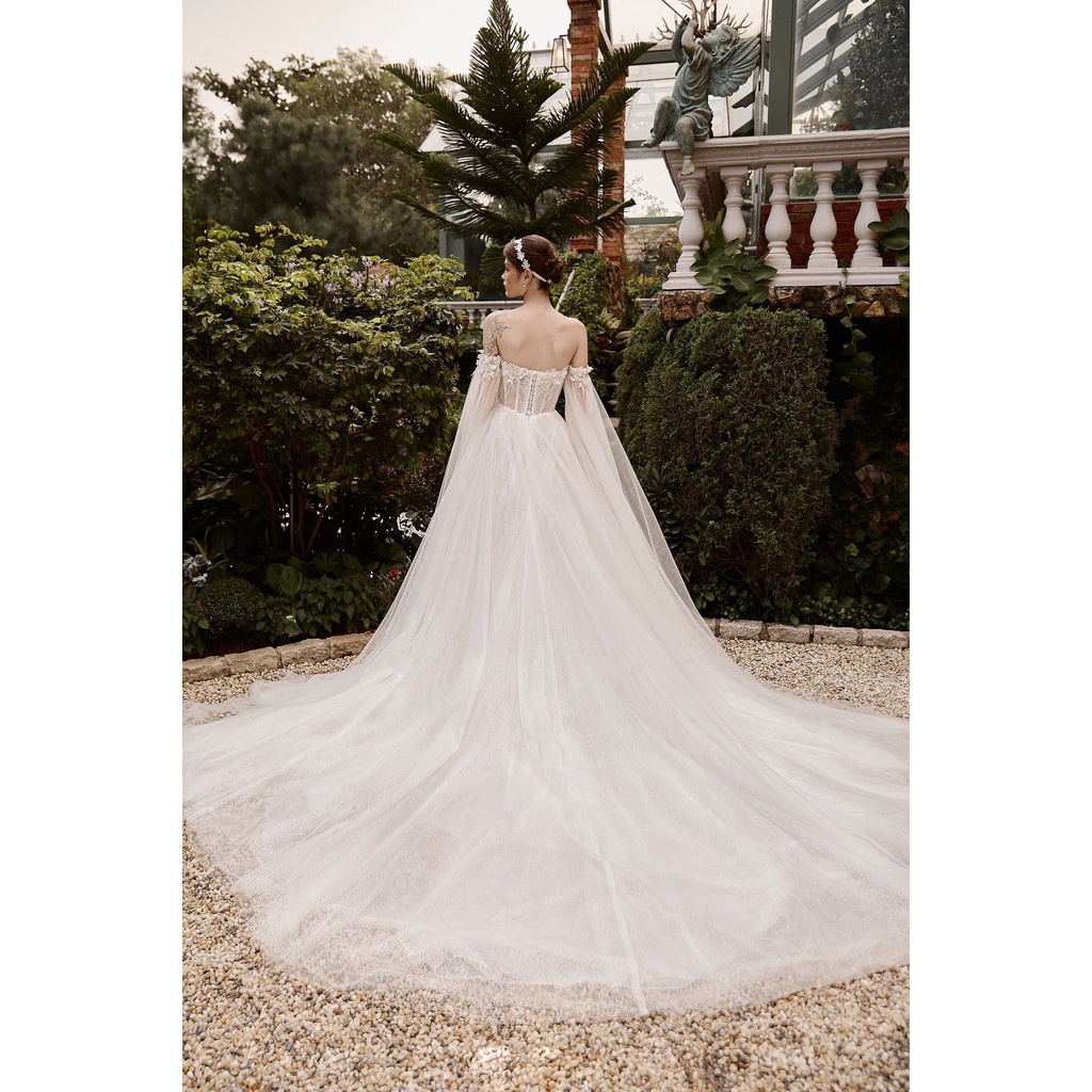 Váy cưới đơn giản dây thắt ôm dáng sang trọng, Váy trắng cô dâu thiết kế .