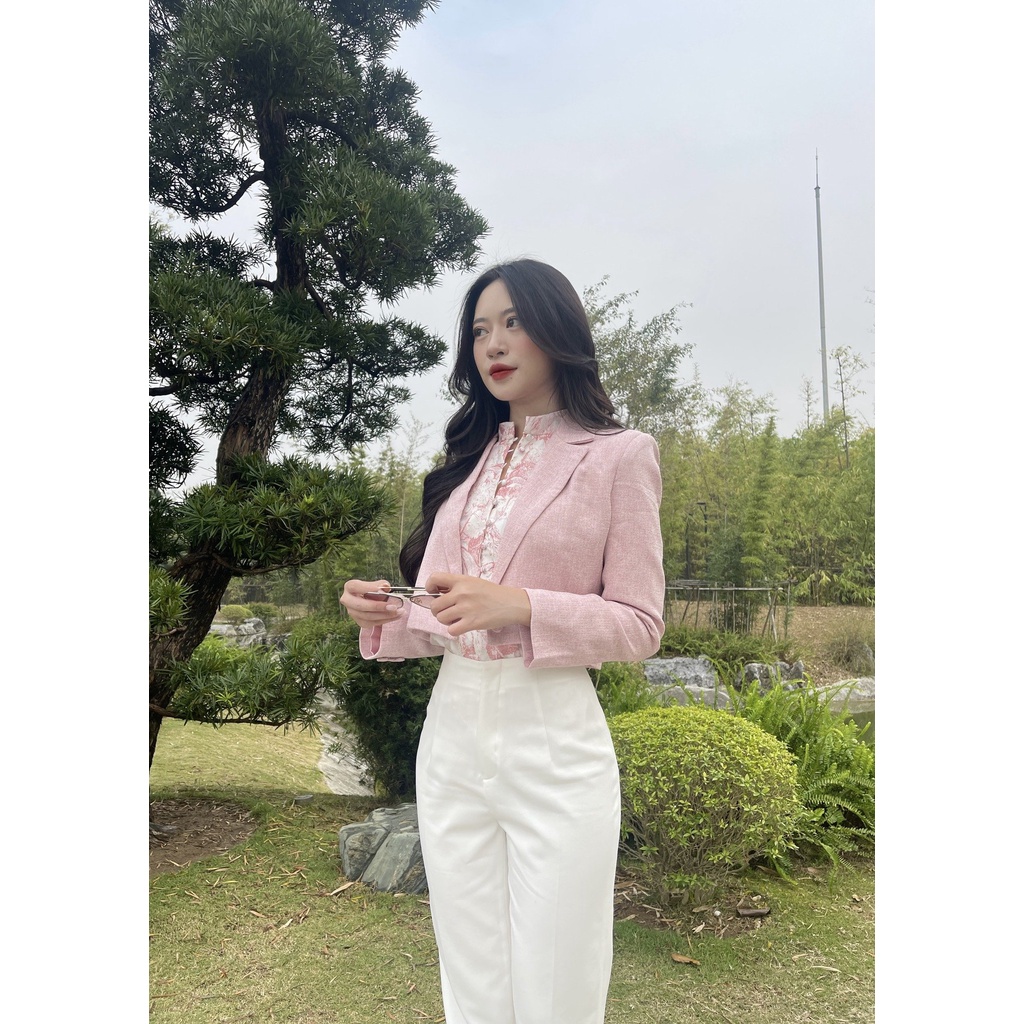 Áo blazer croptop hồng nhạt chất liệu Tweet mỏng nhẹ cao cấp Gunich