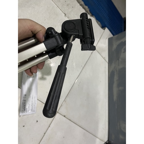 Chân máy ảnh tripod Nhật chưa sd. Cao 1.29m, nặng 820gr
