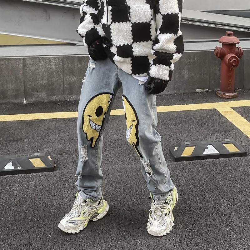 Quần jean rách gối hiphop mặt nạ cười phong cách đường phố