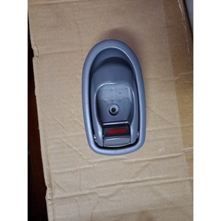 TAY MỞ CỬA TRONG KIA SPECTRA